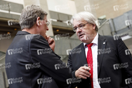 Eintrag von Axel Freimuth in das Goldene Buch der Stadt Köln