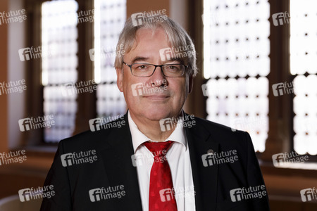 Eintrag von Axel Freimuth in das Goldene Buch der Stadt Köln