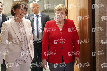 Eintrag von Bundeskanzlerin Angela Merkel in das Goldene Buch der Stadt Köln