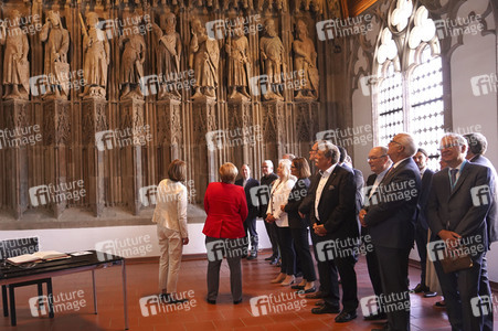 Eintrag von Bundeskanzlerin Angela Merkel in das Goldene Buch der Stadt Köln