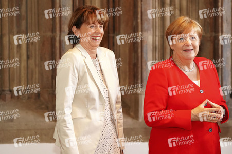 Eintrag von Bundeskanzlerin Angela Merkel in das Goldene Buch der Stadt Köln
