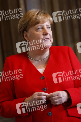 Eintrag von Bundeskanzlerin Angela Merkel in das Goldene Buch der Stadt Köln