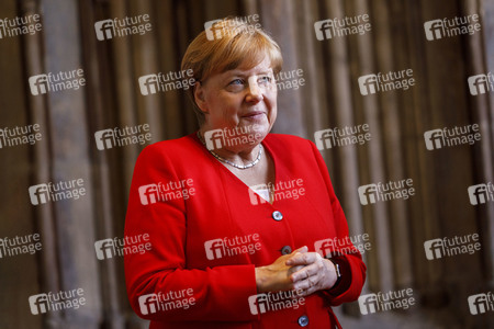 Eintrag von Bundeskanzlerin Angela Merkel in das Goldene Buch der Stadt Köln