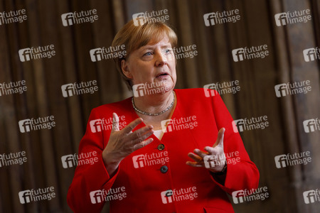 Eintrag von Bundeskanzlerin Angela Merkel in das Goldene Buch der Stadt Köln