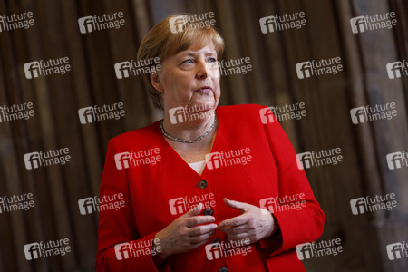 Eintrag von Bundeskanzlerin Angela Merkel in das Goldene Buch der Stadt Köln