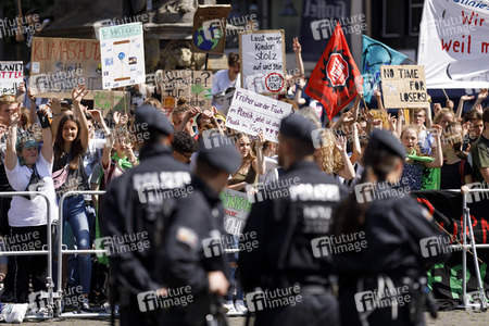 Symbolfoto Polizeipräsenz