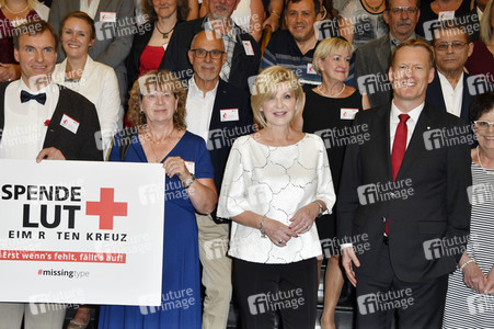Fototermin zum 16. Internationalen Weltblutspendertag im Humboldt Carré in Berlin