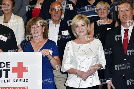 Fototermin zum 16. Internationalen Weltblutspendertag im Humboldt Carré in Berlin
