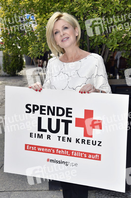 Fototermin zum 16. Internationalen Weltblutspendertag im Humboldt Carré in Berlin