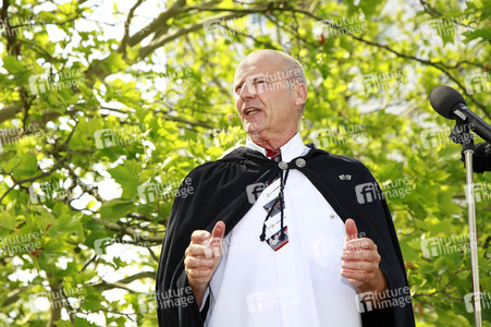 Protest-Show von Beppo Küster in Berlin