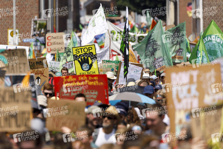 'Ende Gelände' Demonstration in Hochneukirch