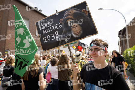 'Ende Gelände' Demonstration in Hochneukirch