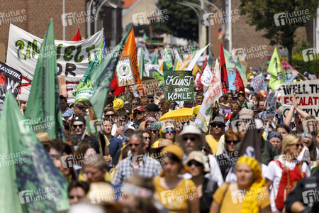 'Ende Gelände' Demonstration in Hochneukirch