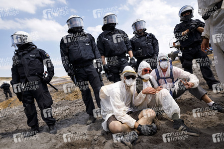 'Ende Gelände' Demonstration in Hochneukirch