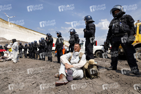 'Ende Gelände' Demonstration in Hochneukirch