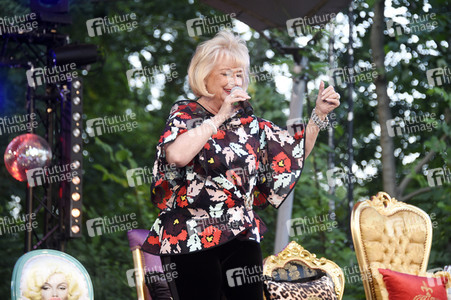 Julian F.M. Stoeckel & Friends - Die Show in Berlin