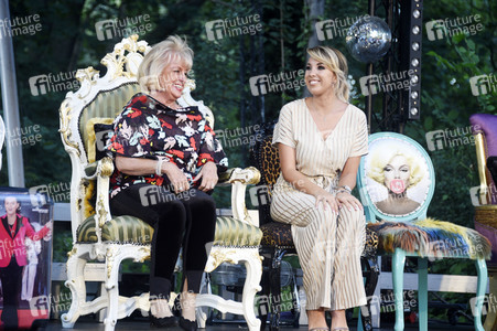 Julian F.M. Stoeckel & Friends - Die Show in Berlin