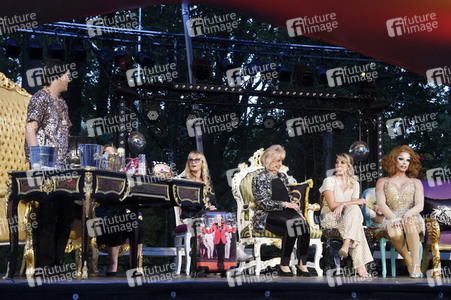 Julian F.M. Stoeckel & Friends - Die Show in Berlin