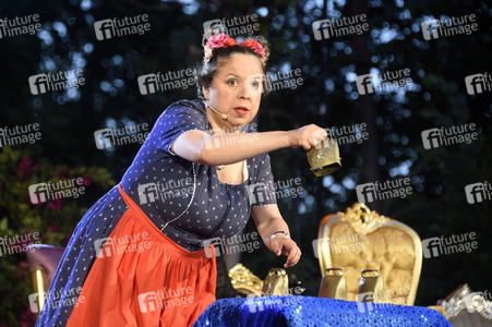 Julian F.M. Stoeckel & Friends - Die Show in Berlin