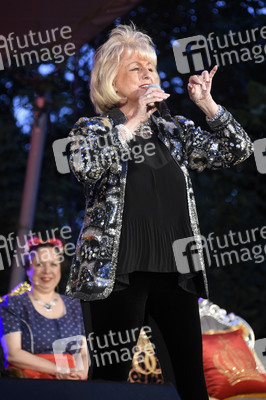 Julian F.M. Stoeckel & Friends - Die Show in Berlin