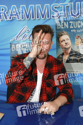Autogrammstunde mit Ben Zucker in Großpösna