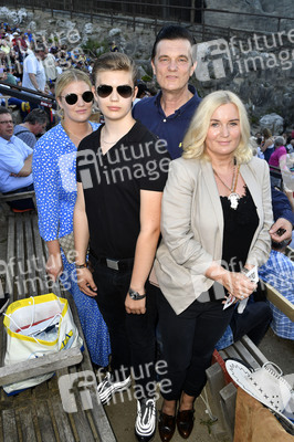 Premiere 'Unter Geiern - Der Sohn des Bärenjägers' in Bad Segeberg