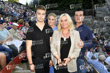 Premiere 'Unter Geiern - Der Sohn des Bärenjägers' in Bad Segeberg