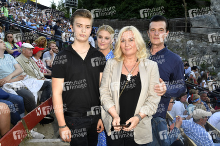 Premiere 'Unter Geiern - Der Sohn des Bärenjägers' in Bad Segeberg