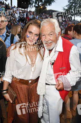 Premiere 'Unter Geiern - Der Sohn des Bärenjägers' in Bad Segeberg