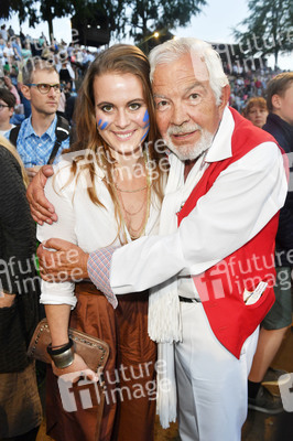 Premiere 'Unter Geiern - Der Sohn des Bärenjägers' in Bad Segeberg