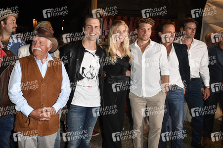 Premiere 'Unter Geiern - Der Sohn des Bärenjägers' in Bad Segeberg