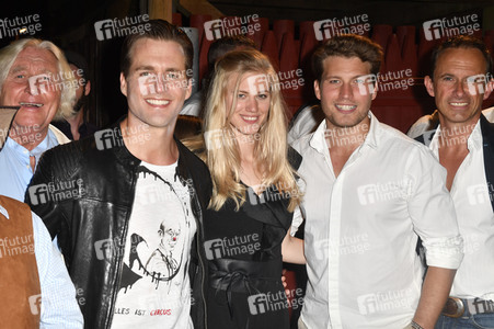 Premiere 'Unter Geiern - Der Sohn des Bärenjägers' in Bad Segeberg