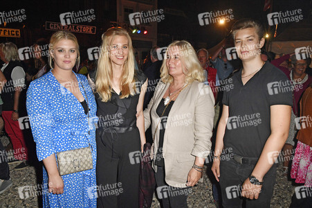 Premiere 'Unter Geiern - Der Sohn des Bärenjägers' in Bad Segeberg