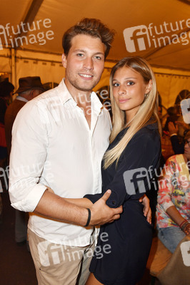 Premiere 'Unter Geiern - Der Sohn des Bärenjägers' in Bad Segeberg