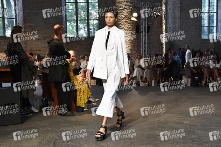 Nobi Talai Fashion Show auf der Berlin Fashion Week Spring/Summer 2020