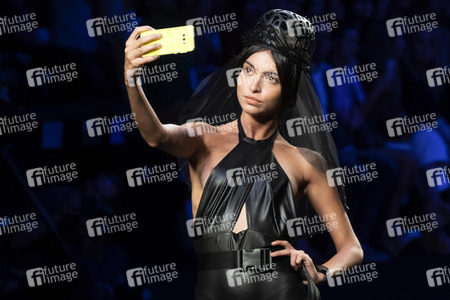 Alaska Fashion Show auf der Mercedes-Benz Fashion Week Madrid Spring/Summer 2020