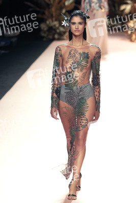 Juan Duyos Fashion Show auf der Mercedes-Benz Fashion Week Madrid Spring/Summer 2020