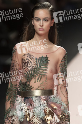 Juan Duyos Fashion Show auf der Mercedes-Benz Fashion Week Madrid Spring/Summer 2020