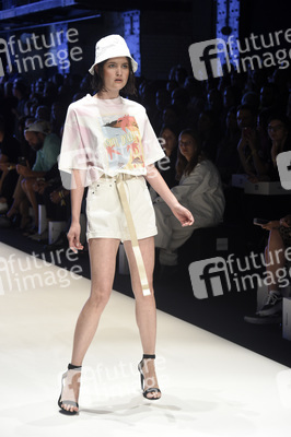 LeGer by Lena Gercke Fashion Show auf der About You Fashion Week in Berlin