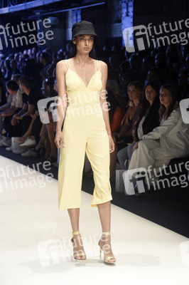 LeGer by Lena Gercke Fashion Show auf der About You Fashion Week in Berlin