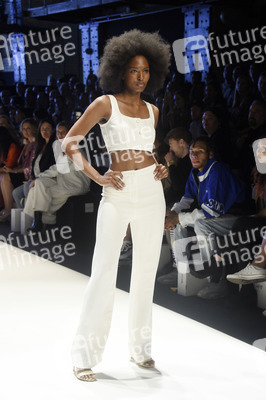 LeGer by Lena Gercke Fashion Show auf der About You Fashion Week in Berlin