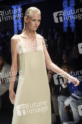LeGer by Lena Gercke Fashion Show auf der About You Fashion Week in Berlin