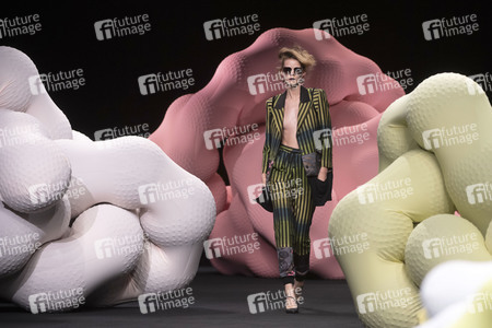 Ana Locking Fashion Show auf der Mercedes-Benz Fashion Week Madrid Spring/Summer 2020