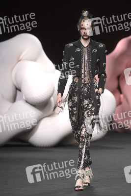 Ana Locking Fashion Show auf der Mercedes-Benz Fashion Week Madrid Spring/Summer 2020