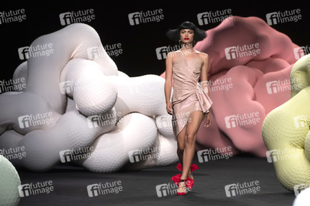 Ana Locking Fashion Show auf der Mercedes-Benz Fashion Week Madrid Spring/Summer 2020