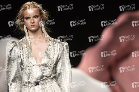 Ana Locking Fashion Show auf der Mercedes-Benz Fashion Week Madrid Spring/Summer 2020