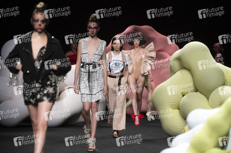 Ana Locking Fashion Show auf der Mercedes-Benz Fashion Week Madrid Spring/Summer 2020