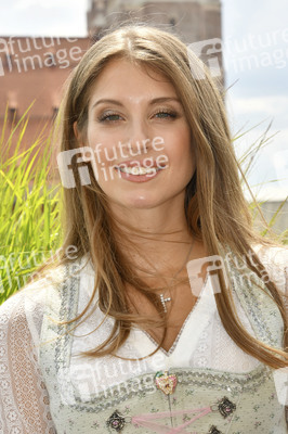 Präsentation der Catherine Hummels by Angermaier Trachten in München