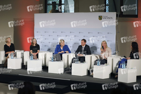 Angela Merkel beim Frauennetzwerktreffen in Dresden