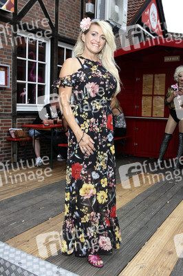 Eröffnung der Porno Karaoke Bar in Hamburg